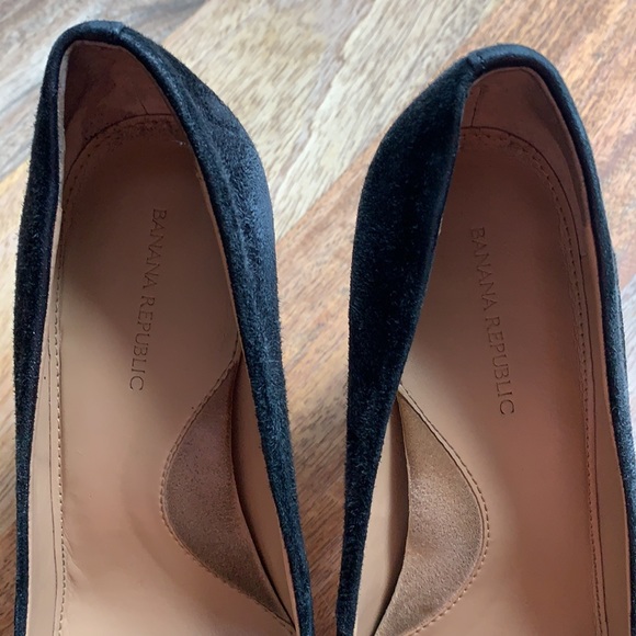 Banana republic black suede heels - Picture 3 of 4